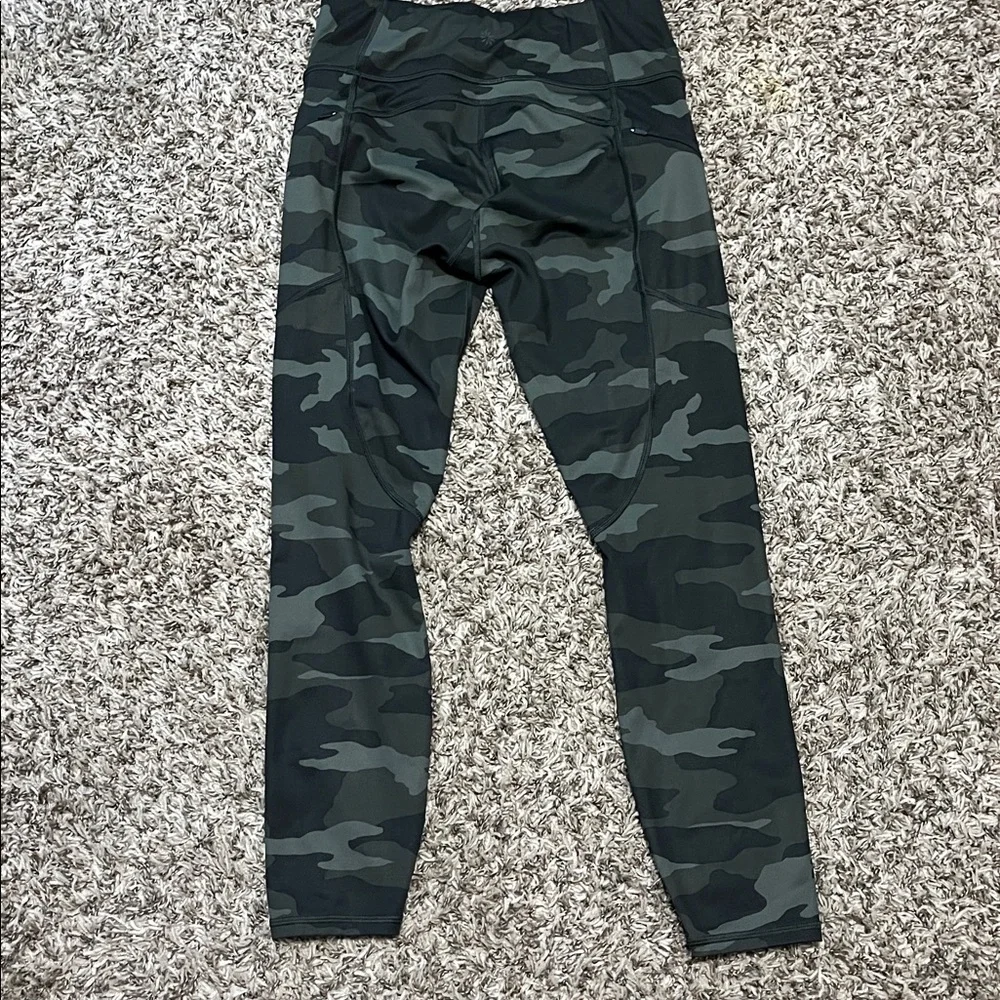 Athleta Camo Contender 7/8 Tight Small - Picture 2 of 6